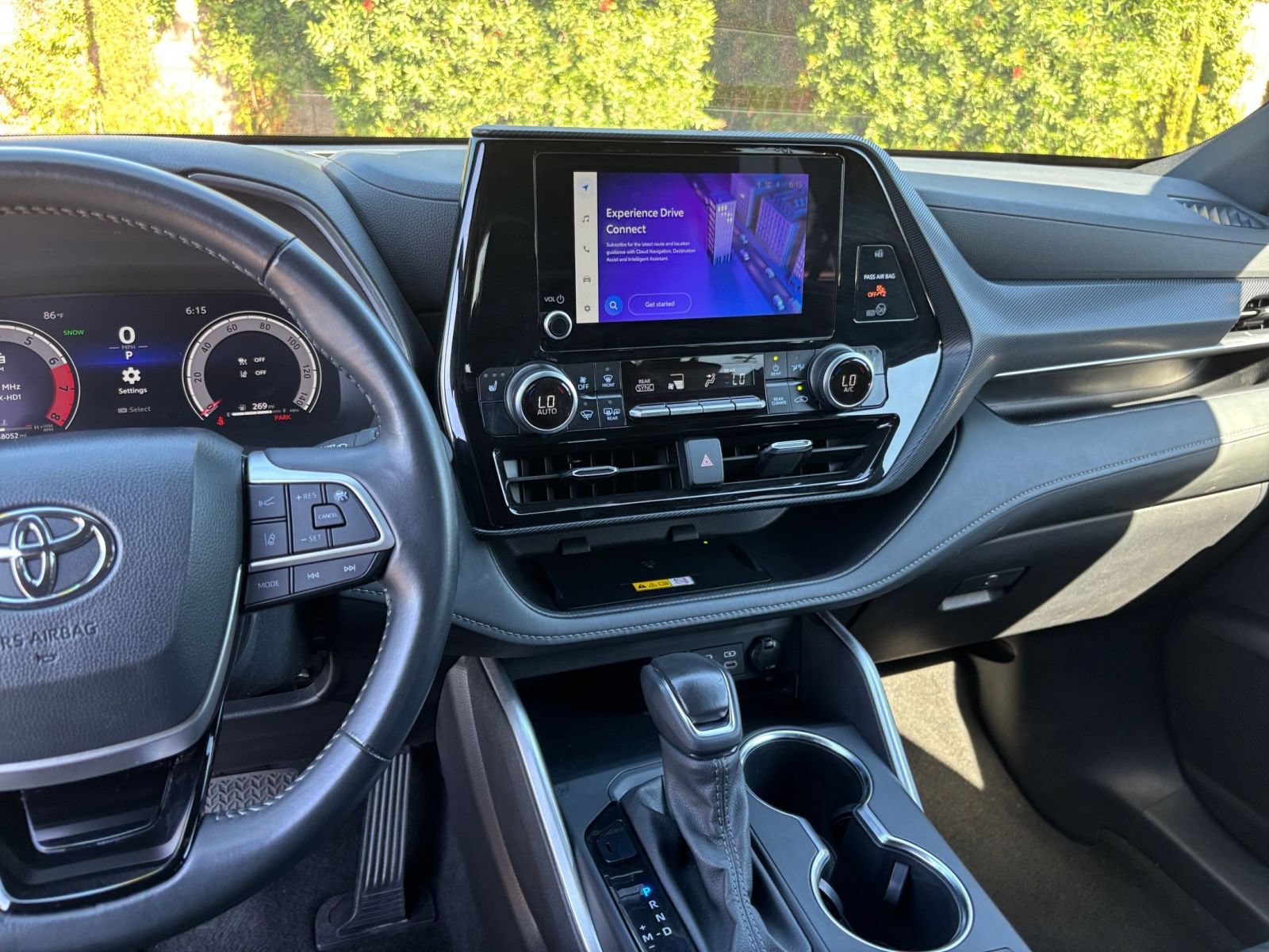 Used 2025 Toyota Highlander XSE AWD/4WD image 16