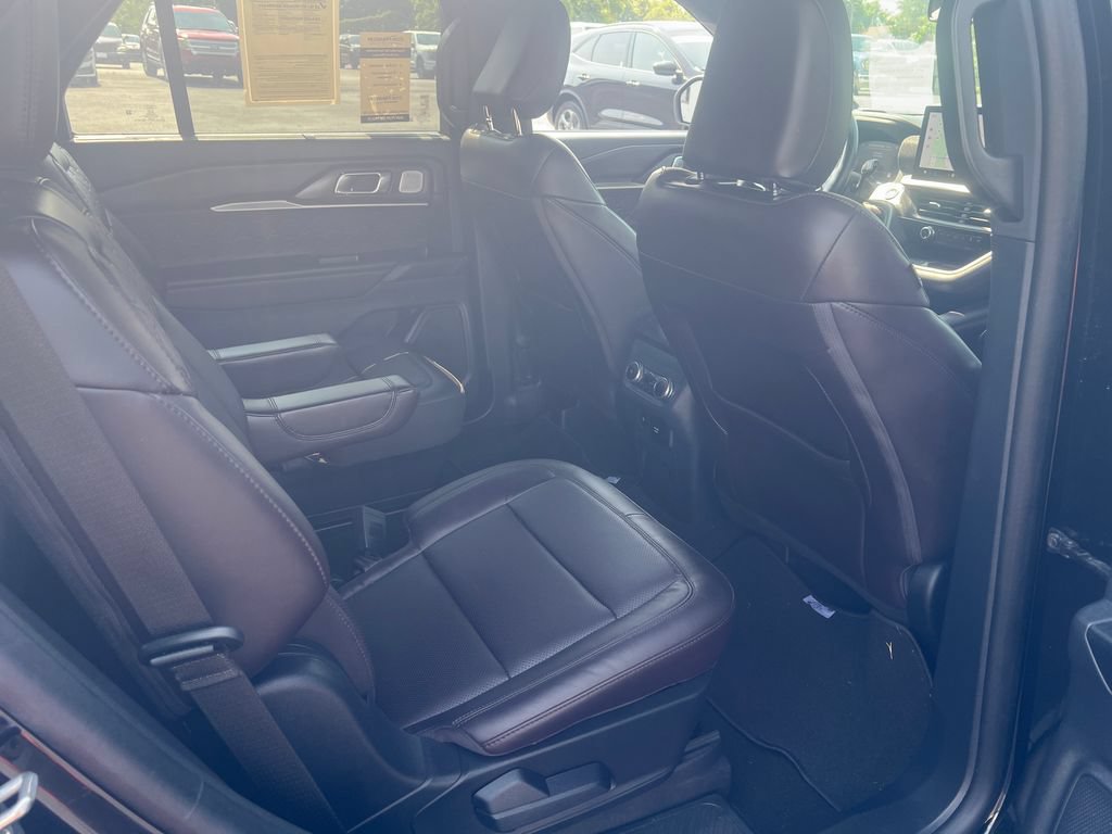 Used 2025 Ford Explorer Platinum w/ LUX Leather Package AWD/4WD image 29