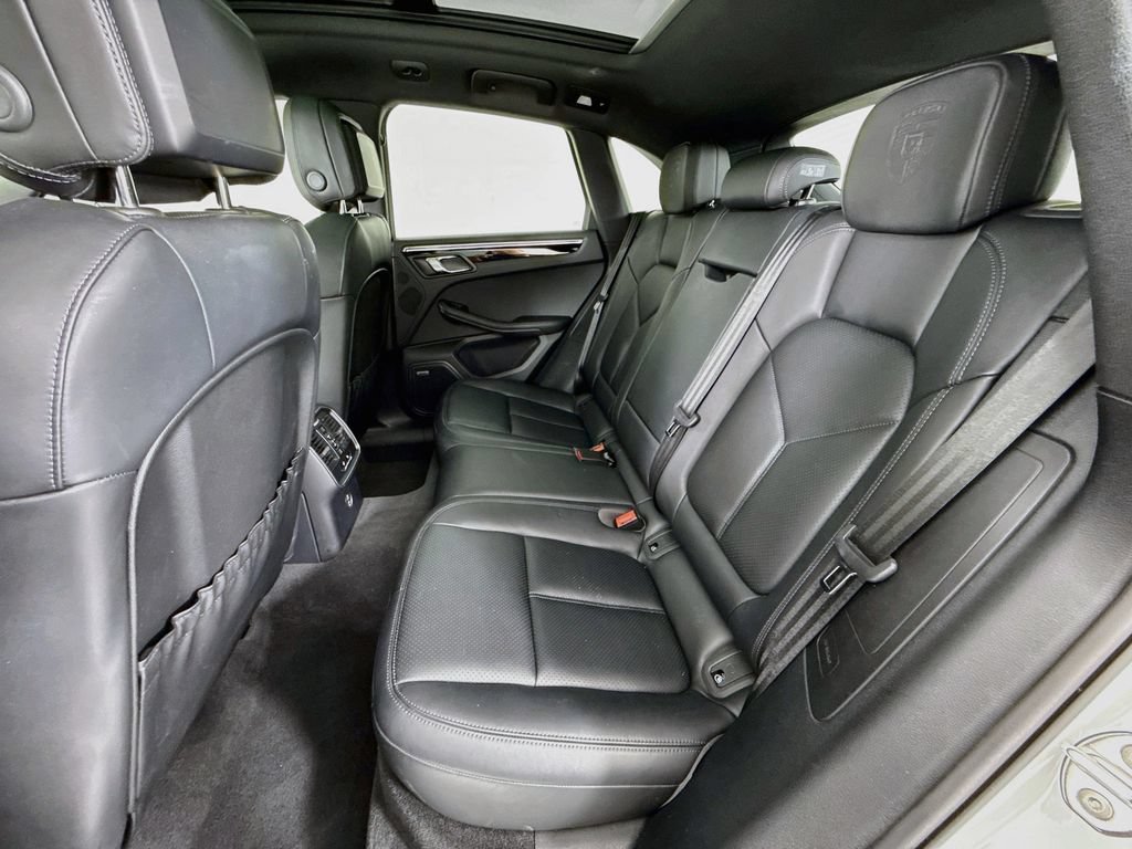 Used 2025 Porsche Macan AWD/4WD image 24