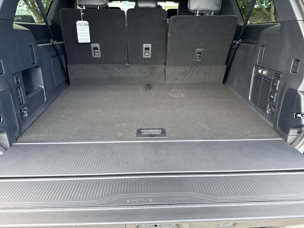 New 2025 Ford Expedition Max Platinum w/ Stealth Appearance Package image 23