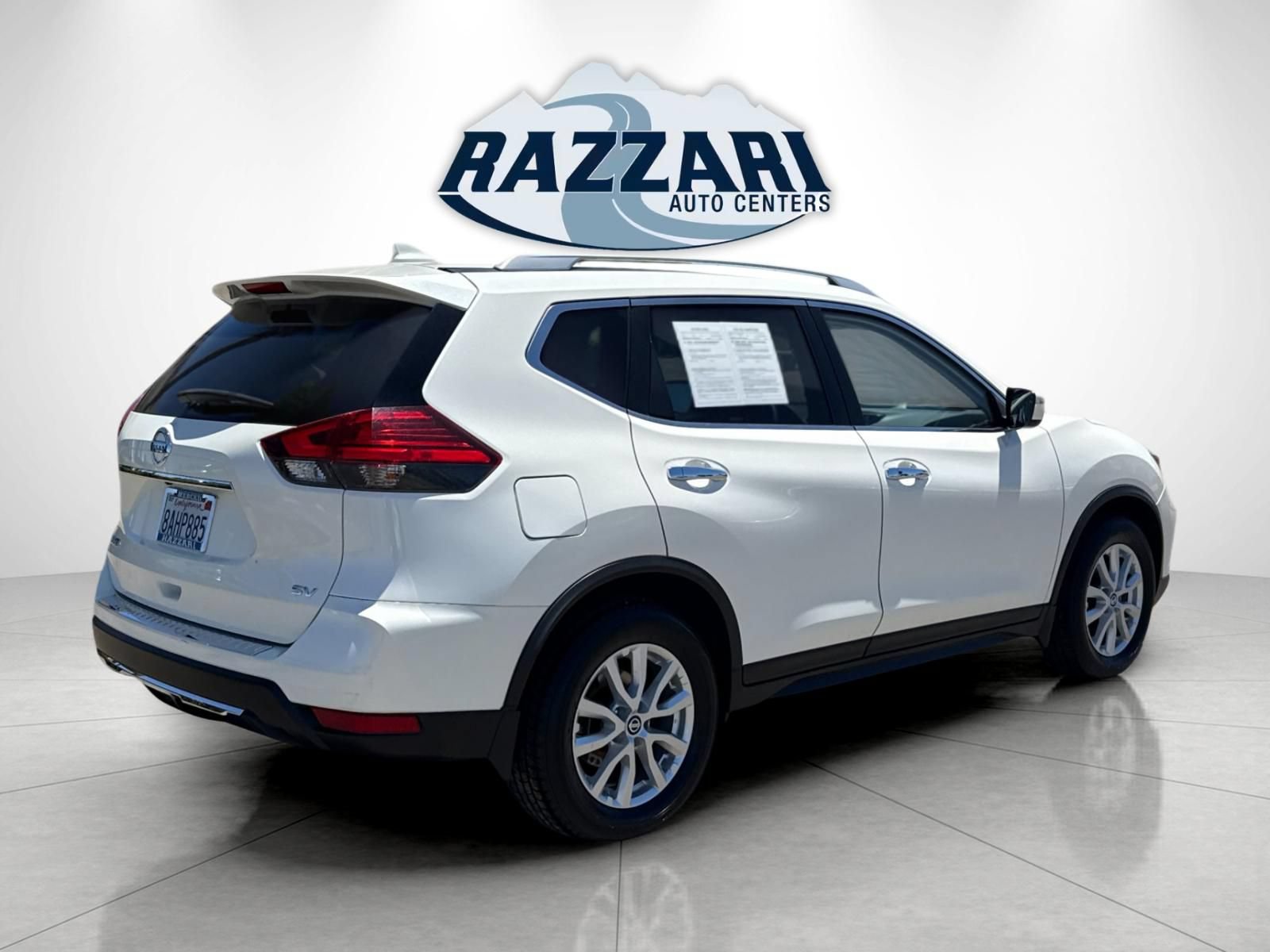 Used 2017 Nissan Rogue SV FWD image 3