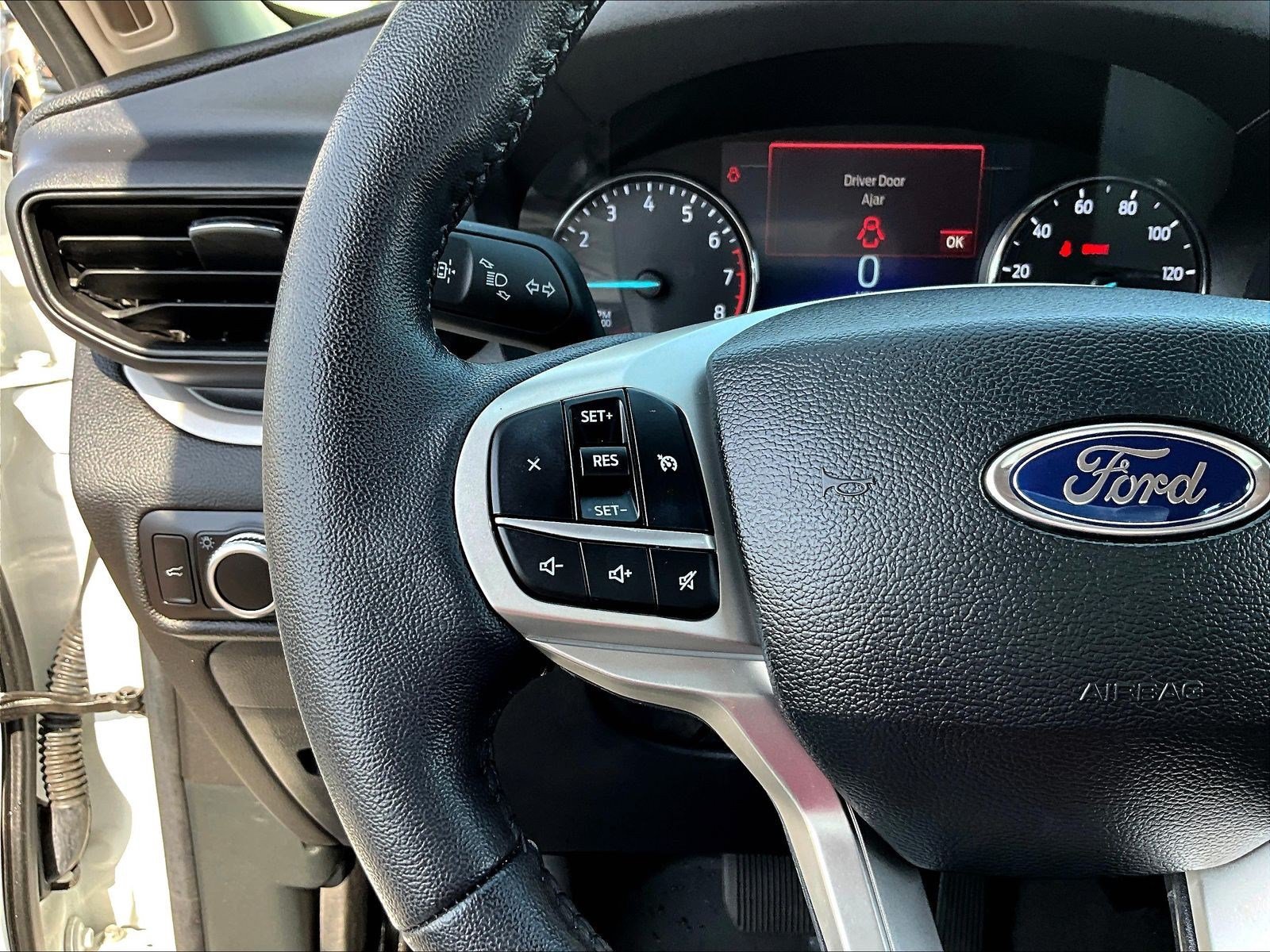 Used 2023 Ford Explorer XLT AWD/4WD image 11