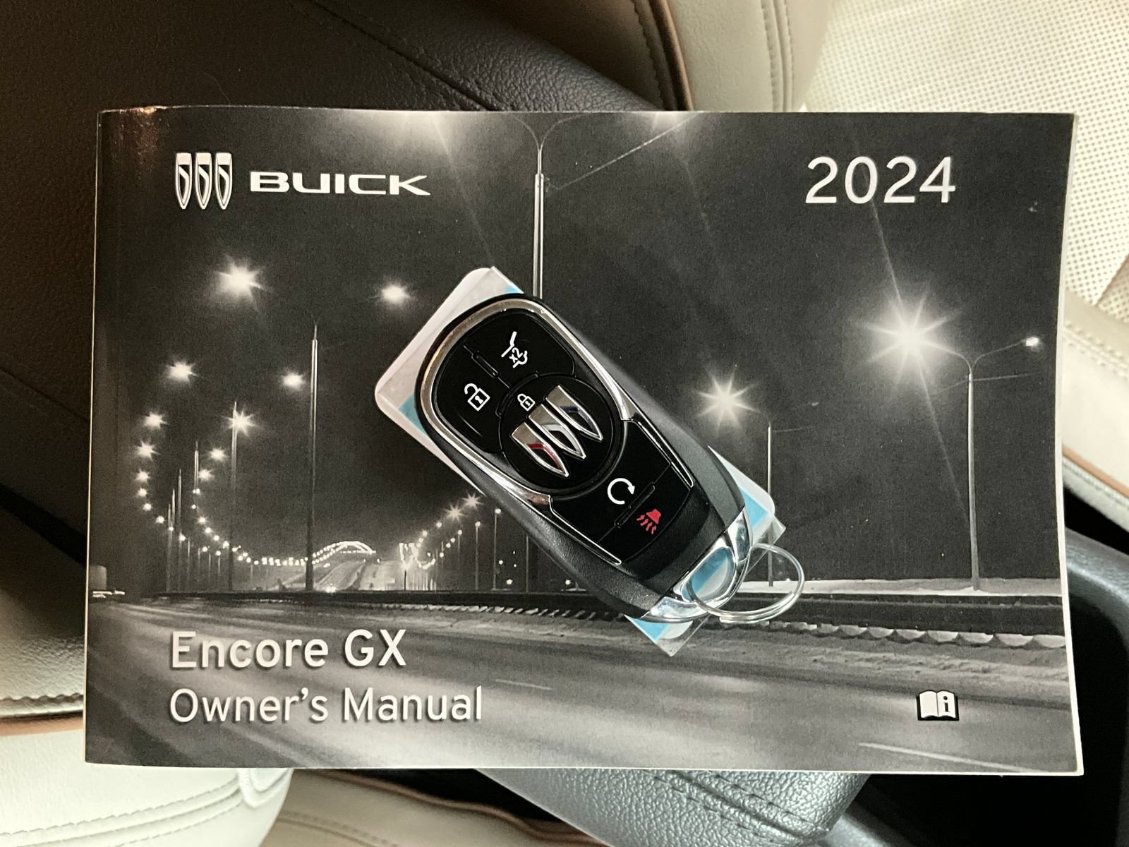 Used 2024 Buick Encore GX Avenir w/ Avenir Convenience Package AWD/4WD image 13