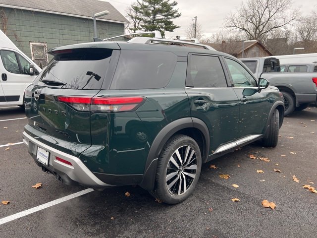 Used 2024 Nissan Pathfinder Platinum image 2