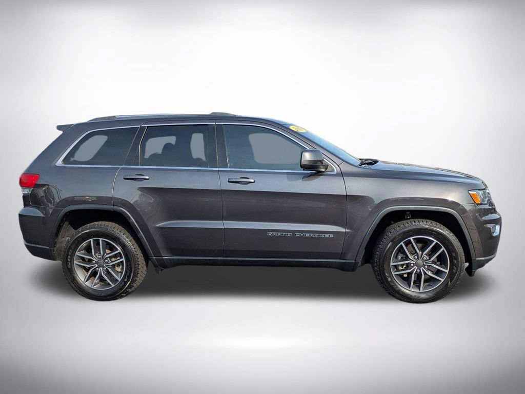 Used 2019 Jeep Grand Cherokee Laredo w/ 18" Wheel & 8.4" Radio Group AWD/4WD image 3