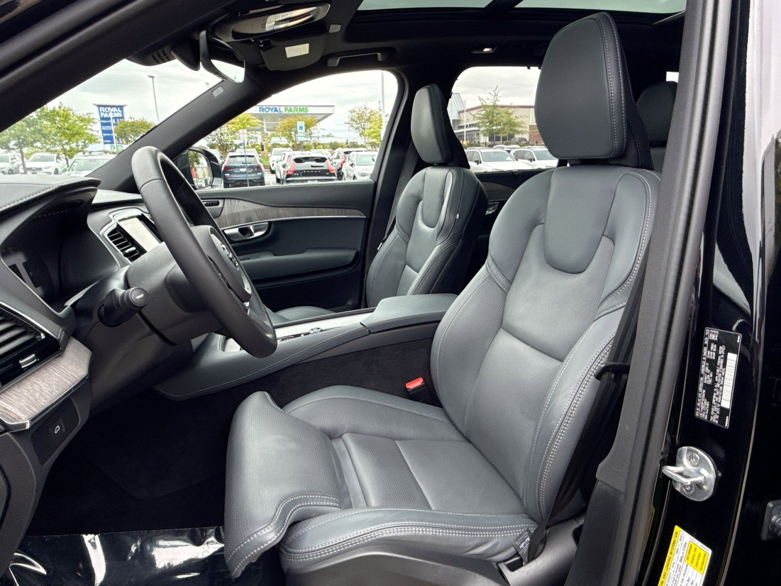 Certified 2024 Volvo XC90 B6 Ultimate w/ Protection Package Premier AWD/4WD image 13