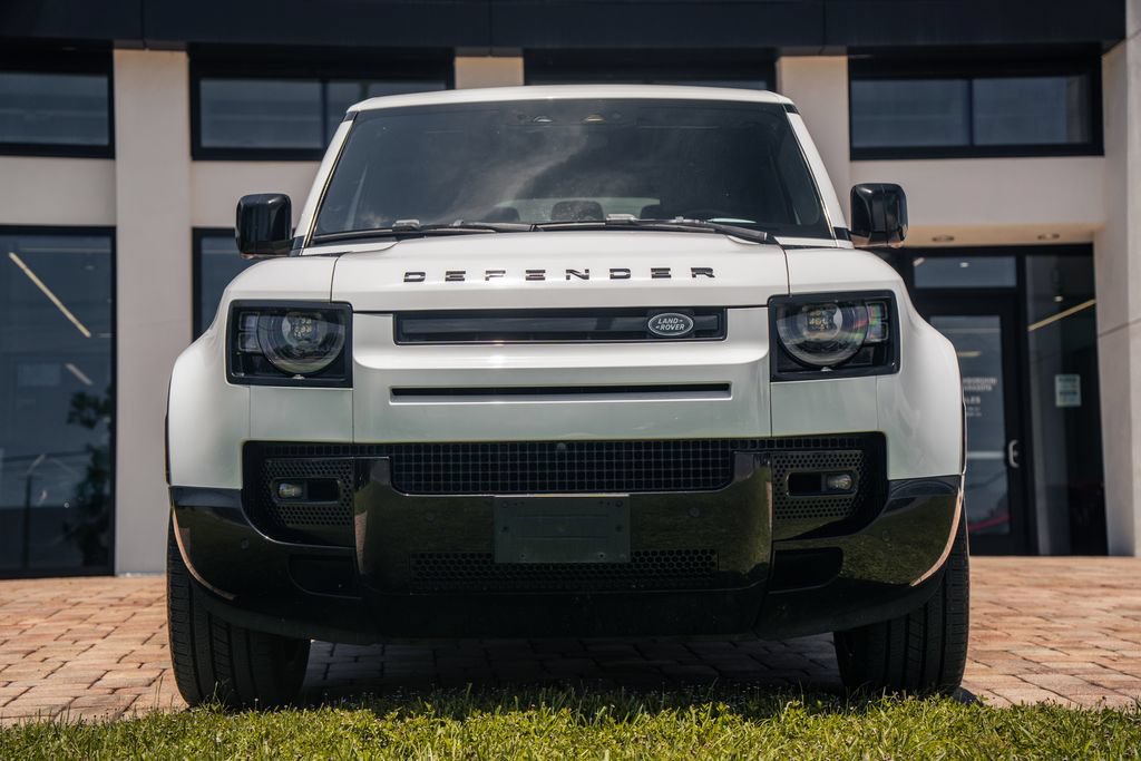 Used 2024 Land Rover Defender 130 X-Dynamic SE AWD/4WD image 8