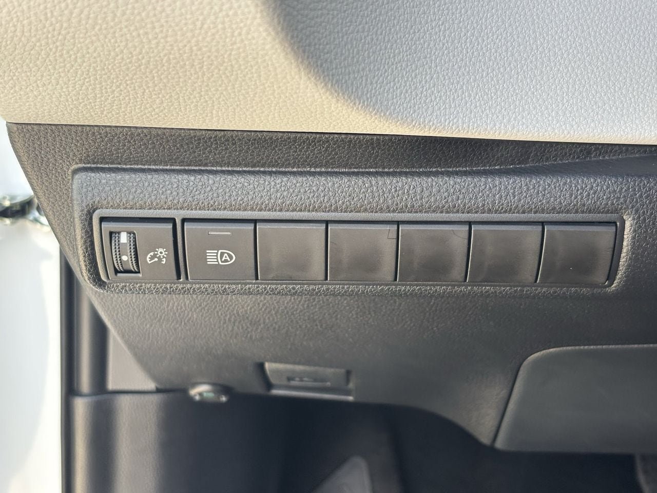 Used 2026 Toyota Corolla SE w/ Carpet Mat Package (TMS) FWD image 29