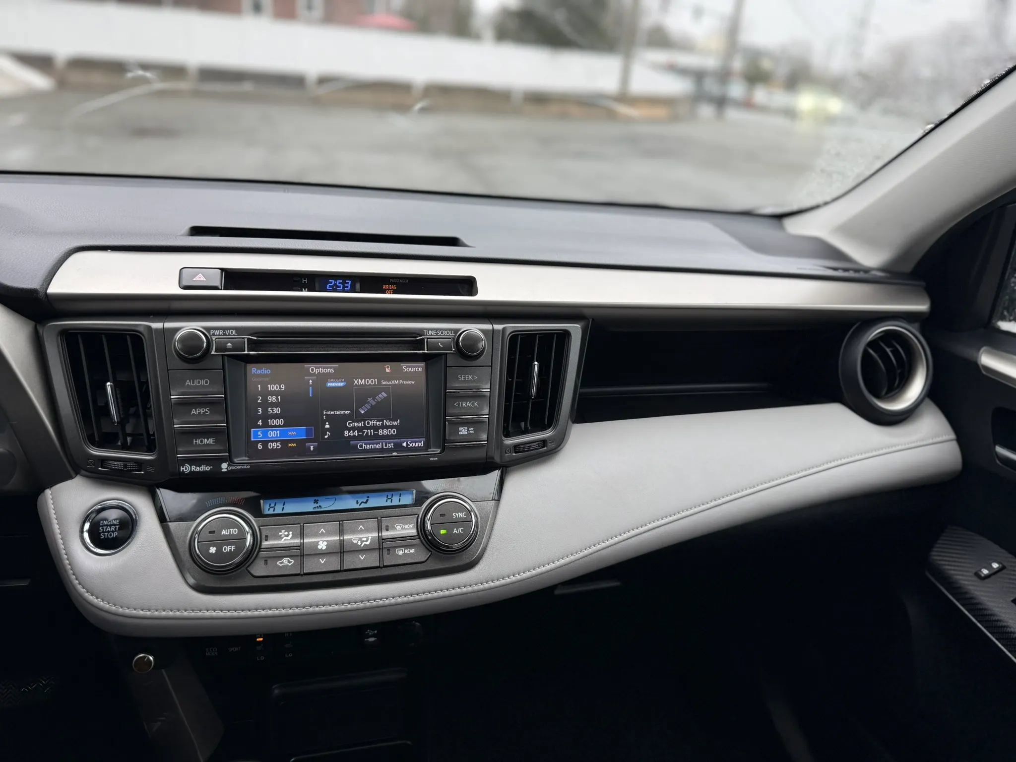 Used 2015 Toyota RAV4 Limited image 28