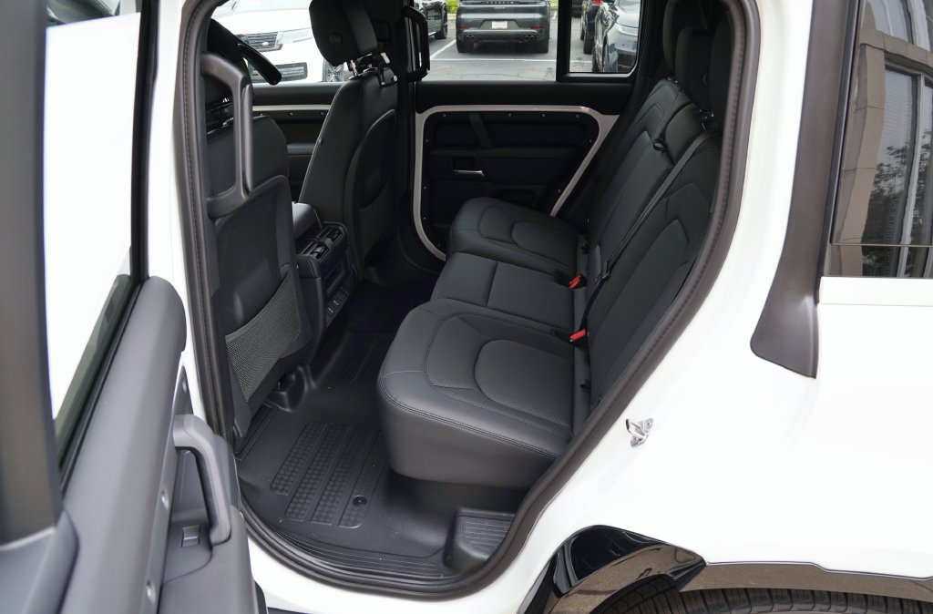 New 2026 Land Rover Defender 110 X-Dynamic SE AWD/4WD image 33
