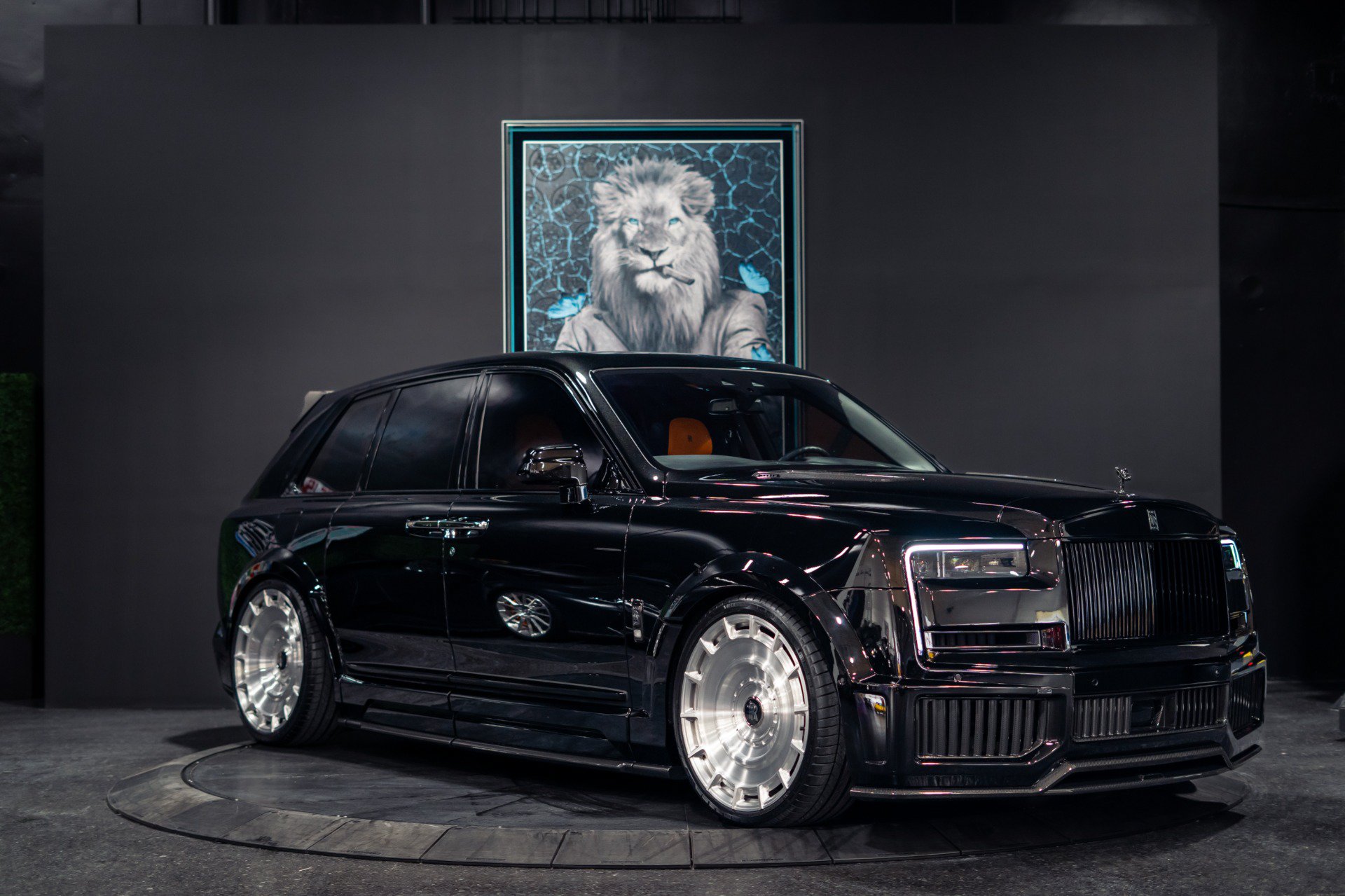 Used 2022 Rolls-Royce Cullinan Black Badge w/ Dark Exterior Package AWD/4WD image 54