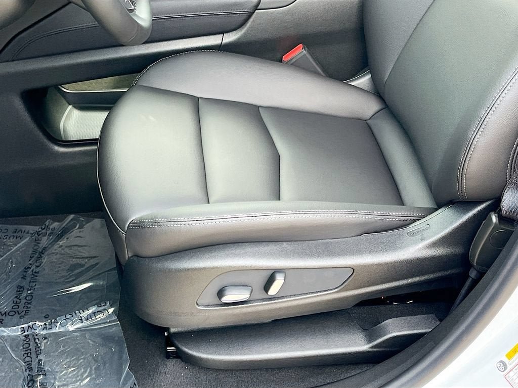New 2026 Cadillac XT5 Luxury w/ LPO, Floor Liner Package AWD/4WD image 13
