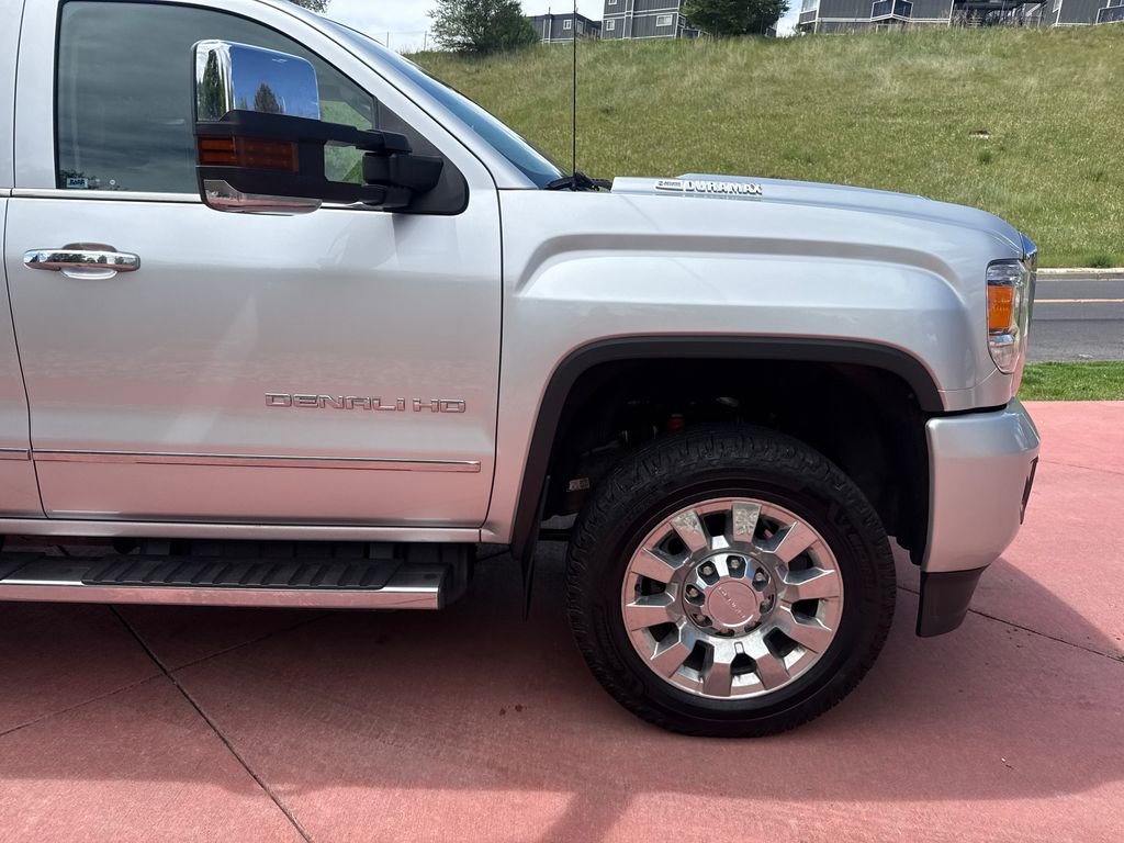 Used 2019 GMC Sierra 2500 Denali w/ Duramax Plus Package AWD/4WD image 31