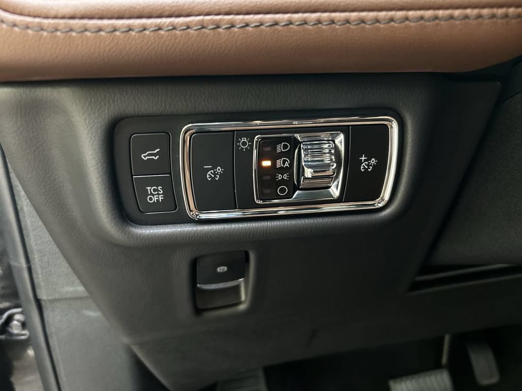 Used 2023 Lincoln Nautilus Reserve AWD/4WD image 17