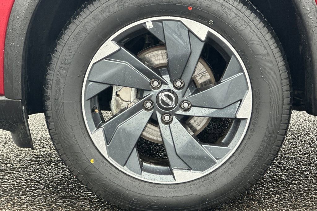 Used 2025 Nissan Rogue SV image 27
