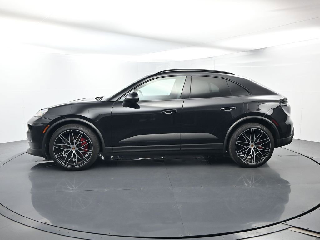 Certified 2025 Porsche Macan 4S Electric AWD/4WD image 2