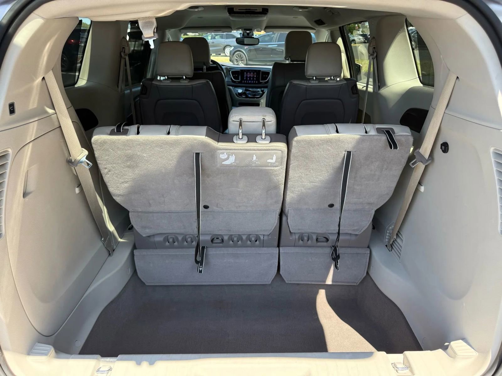 Used 2017 Chrysler Pacifica Touring-L image 36