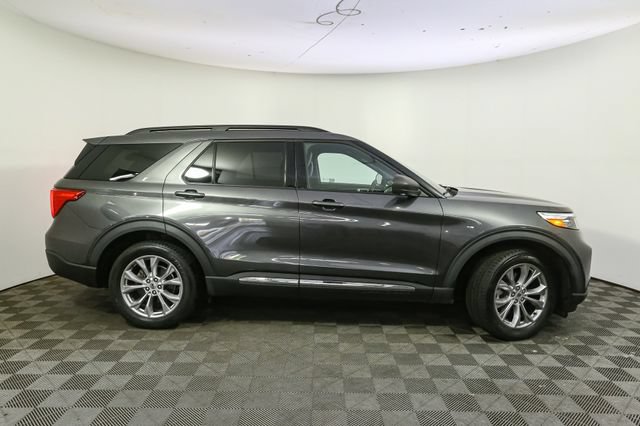 Used 2020 Ford Explorer XLT w/ Equipment Group 202A AWD/4WD image 14