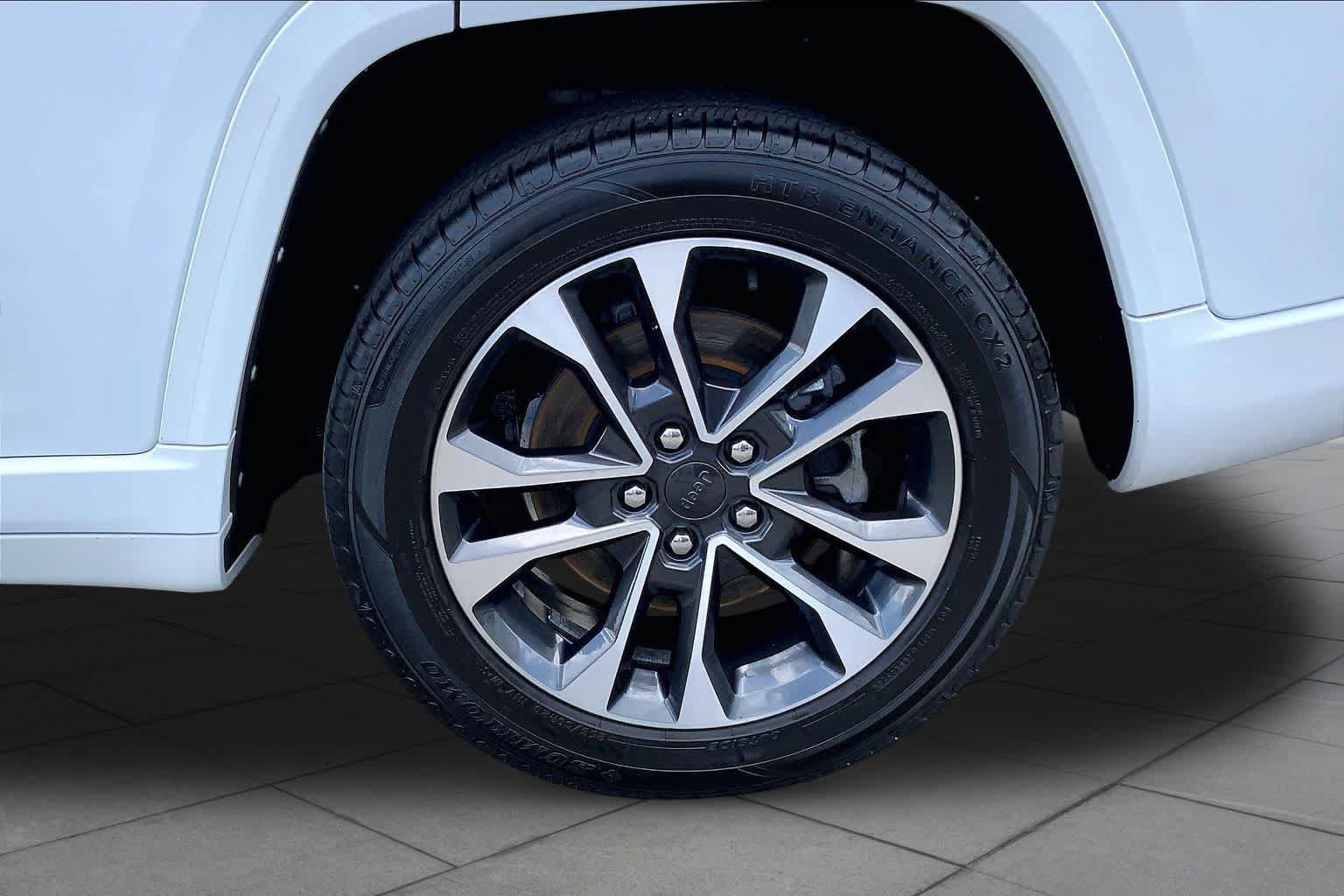 Used 2021 Jeep Grand Cherokee L Overland w/ Luxury Tech Group IV AWD/4WD image 11