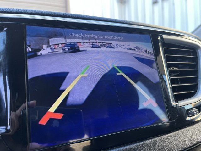 Used 2017 Chrysler Pacifica Touring-L image 2