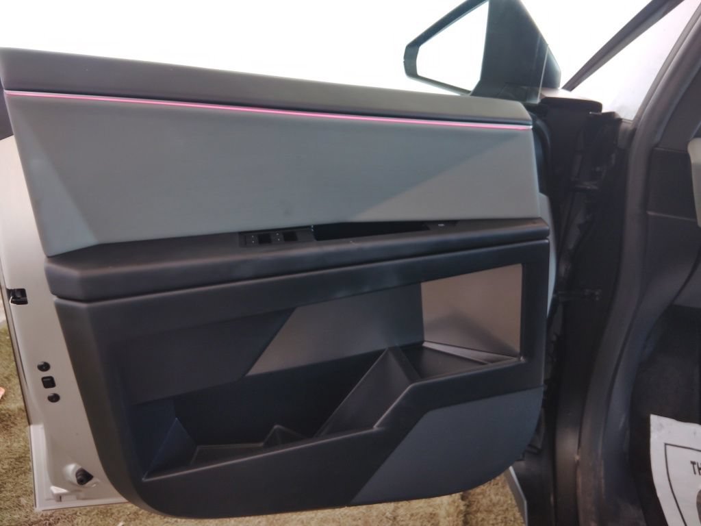 Used 2026 Tesla Cybertruck 2WD Crew Cab image 22