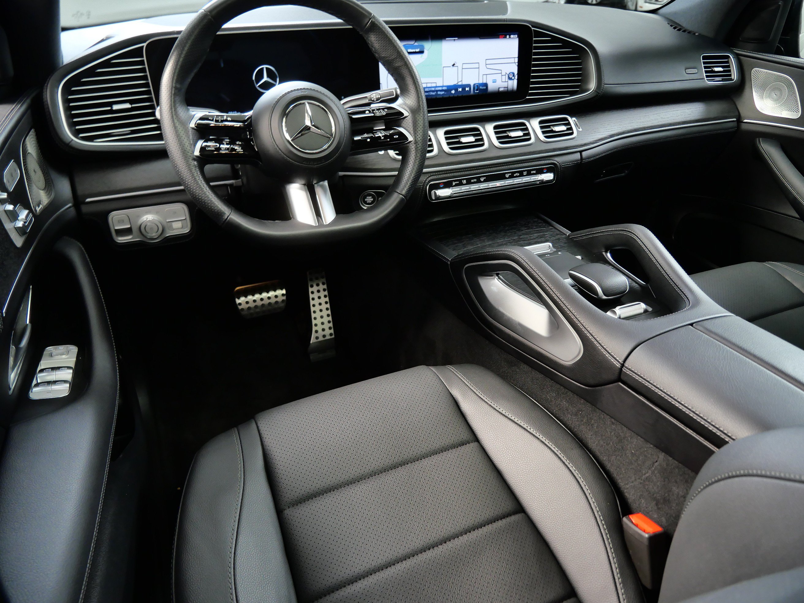 Used 2025 Mercedes-Benz GLS 450 4MATIC image 2