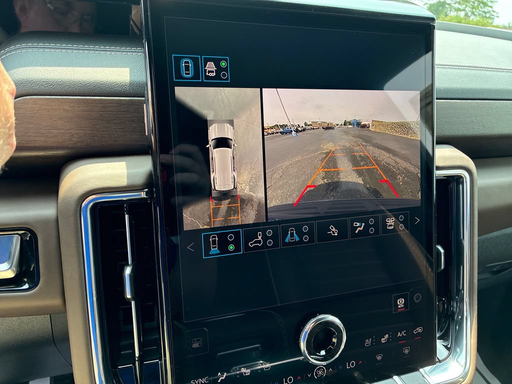 New 2026 GMC Yukon Denali Ultimate AWD/4WD image 17