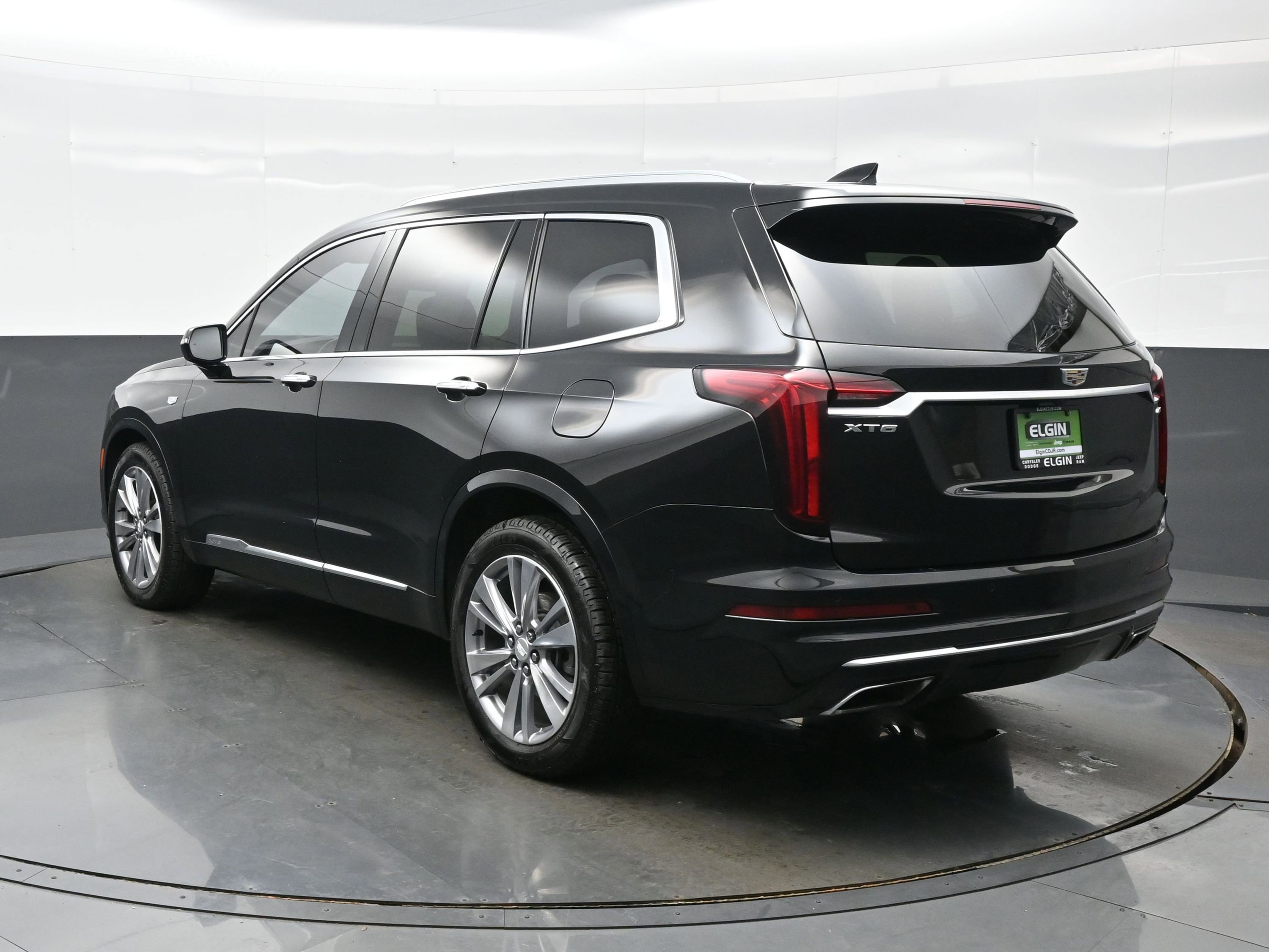 Used 2023 Cadillac XT6 Premium Luxury FWD image 4