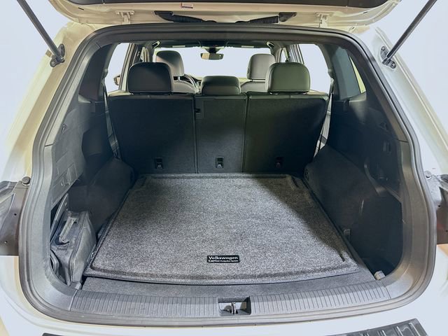 Used 2023 Volkswagen Tiguan SE R-Line image 9