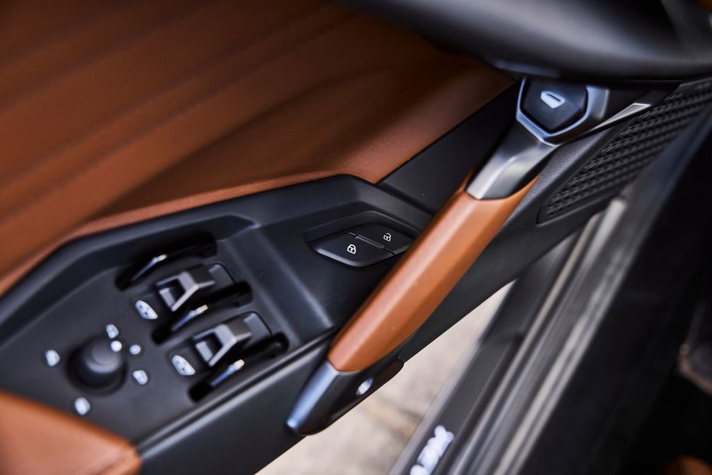 Used 2025 Lamborghini Revuelto AWD/4WD image 45