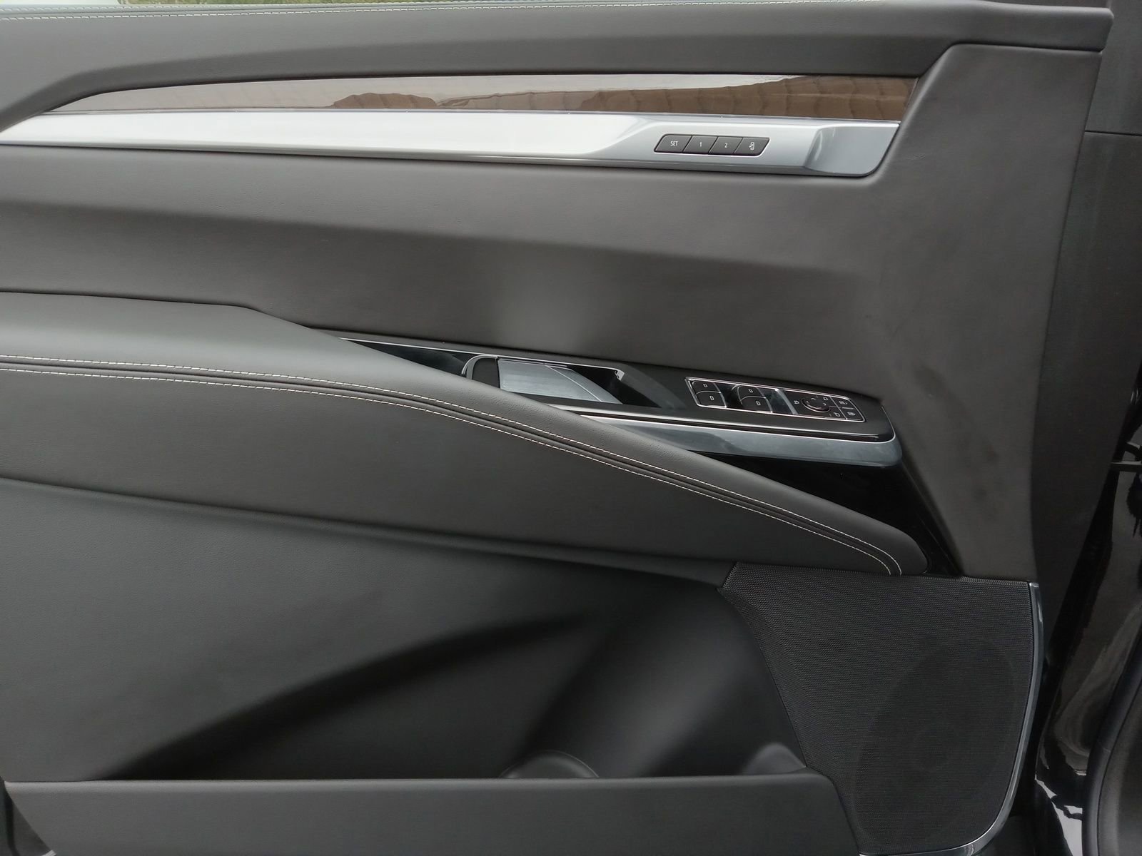 Used 2026 Cadillac Escalade Platinum Sport w/ LPO, ONYX Package image 9