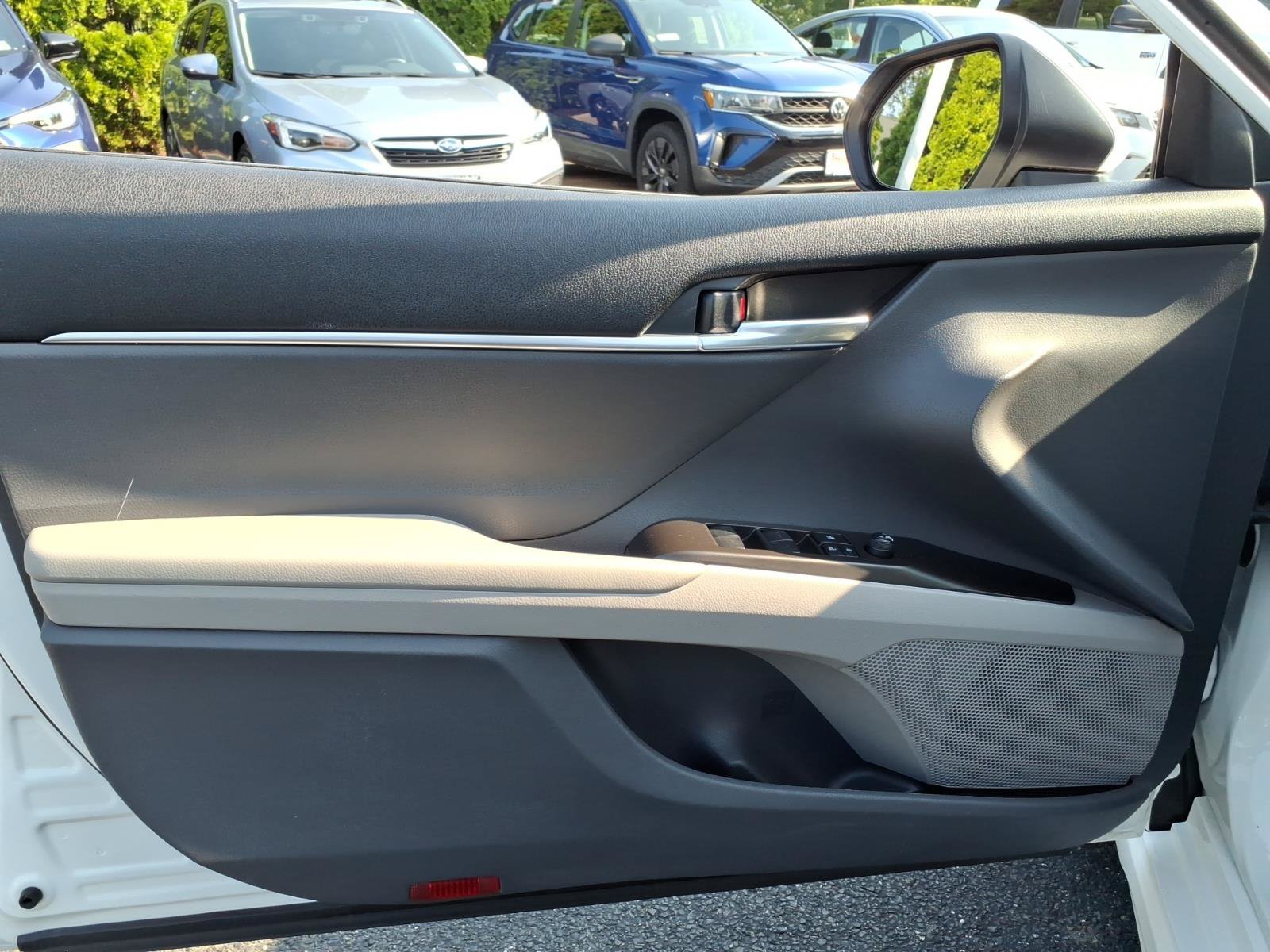 Used 2022 Toyota Camry SE FWD image 11