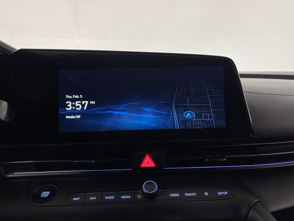 Certified 2025 Hyundai Elantra SEL image 23