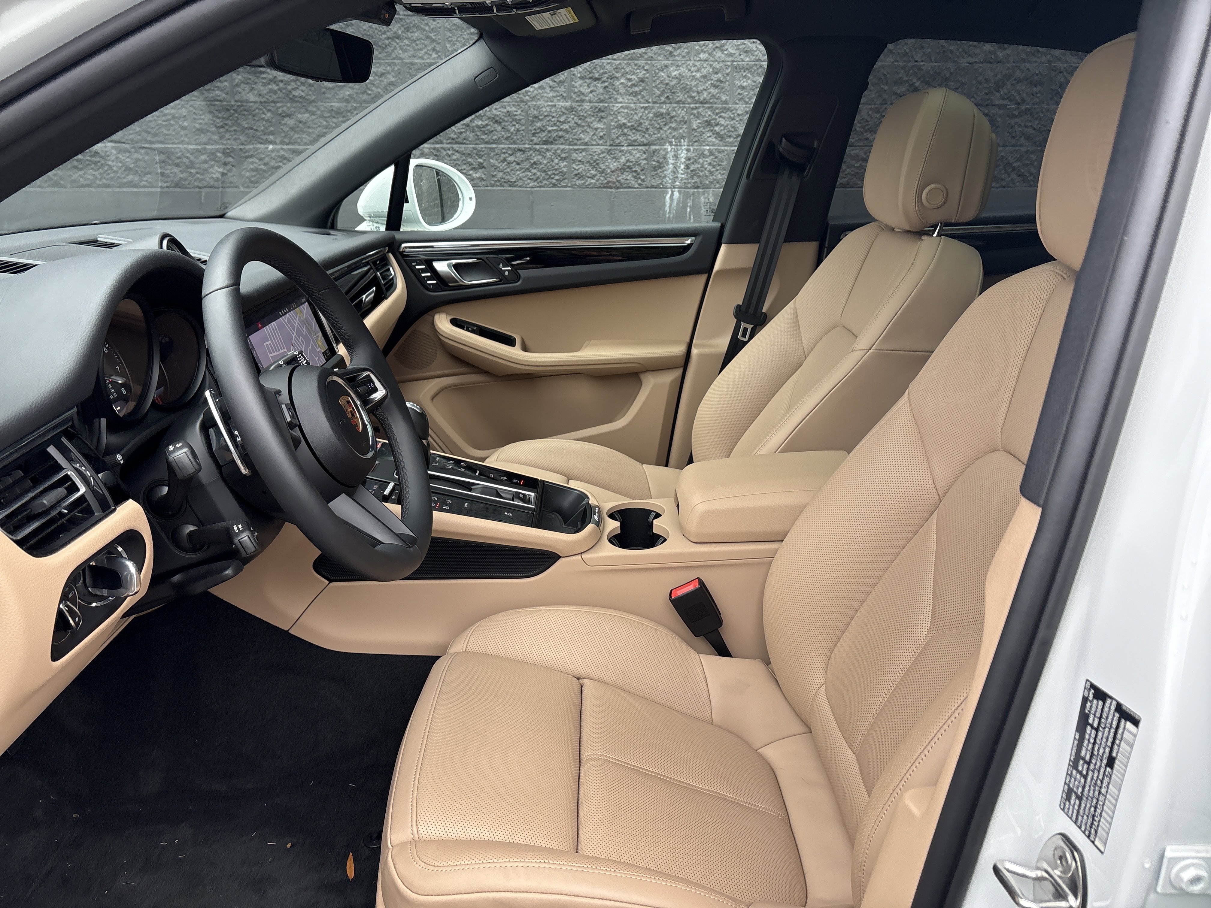 Certified 2025 Porsche Macan image 15