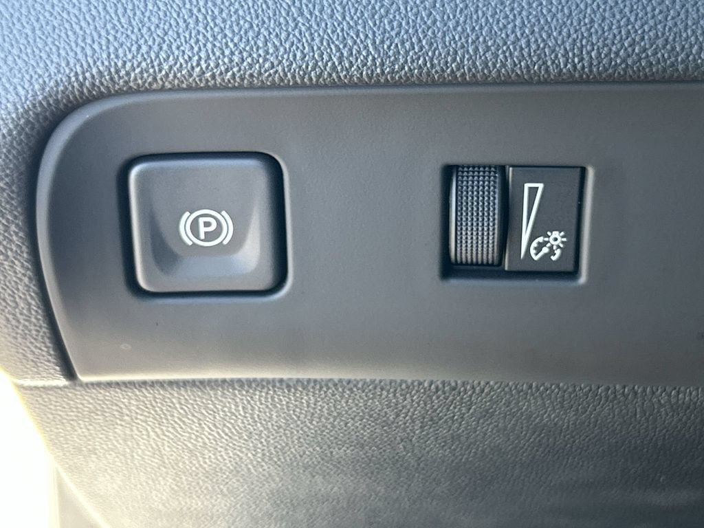 Used 2024 Buick Enclave Essence w/ Technology Package FWD image 18