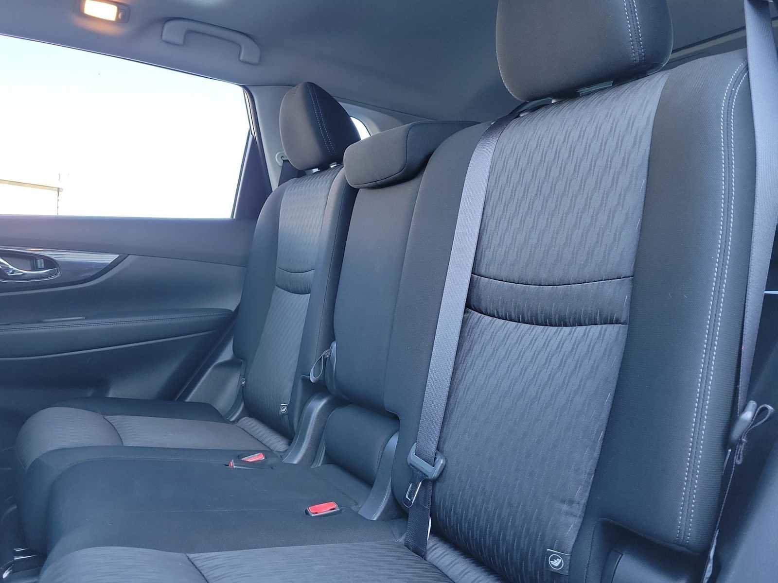 Used 2020 Nissan Rogue SV w/ Sun & Sound Touring Package image 19