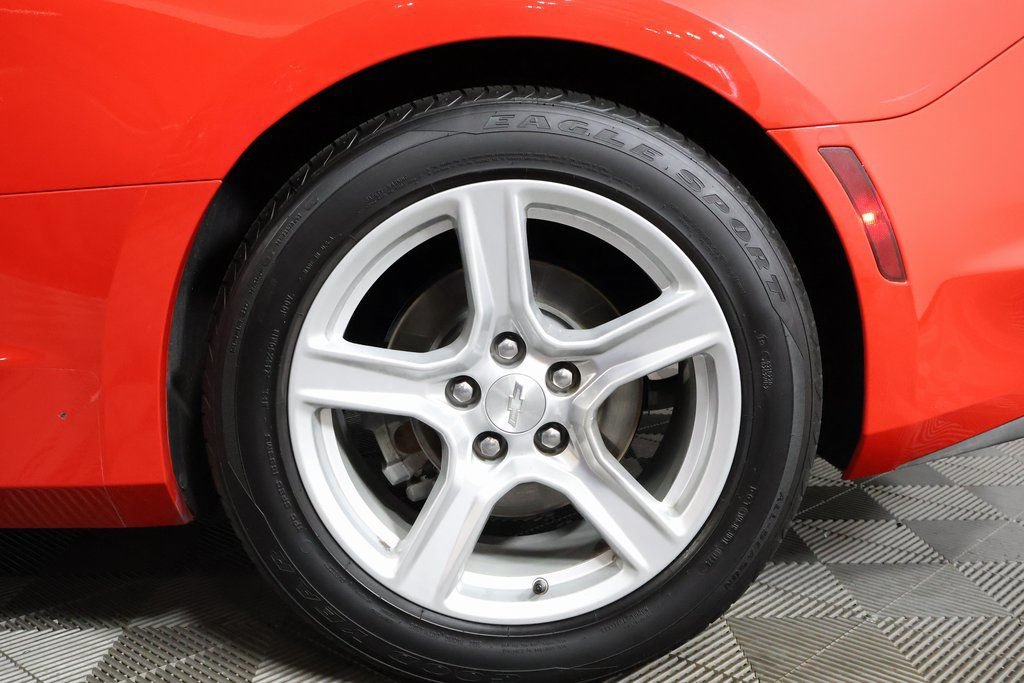Used 2020 Chevrolet Camaro LT RWD image 15