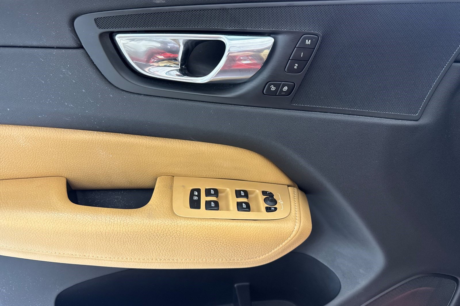 Used 2019 Volvo XC60 T6 Momentum AWD/4WD image 14