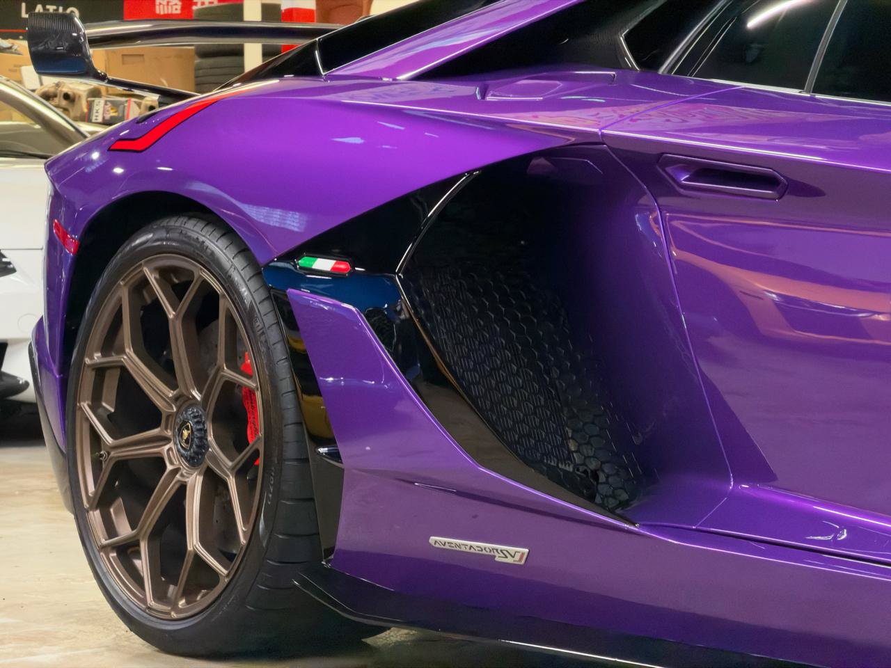 Used 2020 Lamborghini Aventador SVJ AWD/4WD image 17