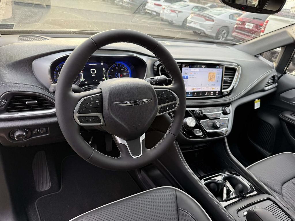 New 2026 Chrysler Pacifica Limited w/ Uconnect Theater Family Group AWD/4WD image 2