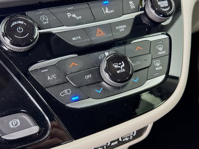 Used 2024 Chrysler Pacifica Touring-L FWD image 16