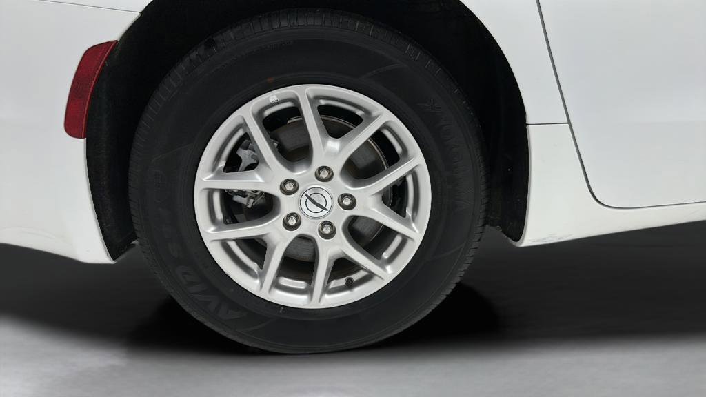 Used 2024 Chrysler Pacifica Touring-L FWD image 11