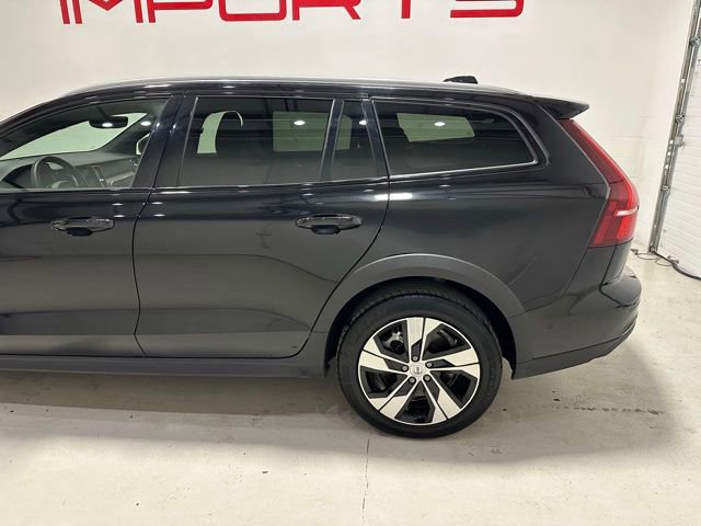 Used 2023 Volvo V60 B5 Cross Country Plus image 6