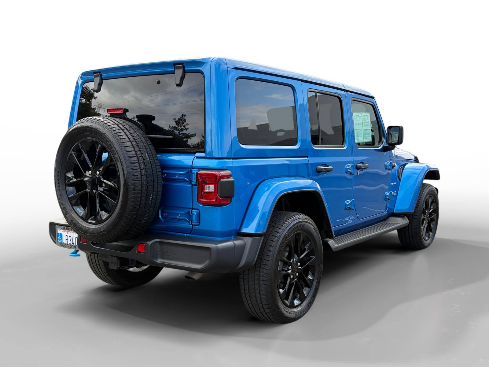 Used 2022 Jeep Wrangler Unlimited Sahara w/ Cold Weather Group image 5