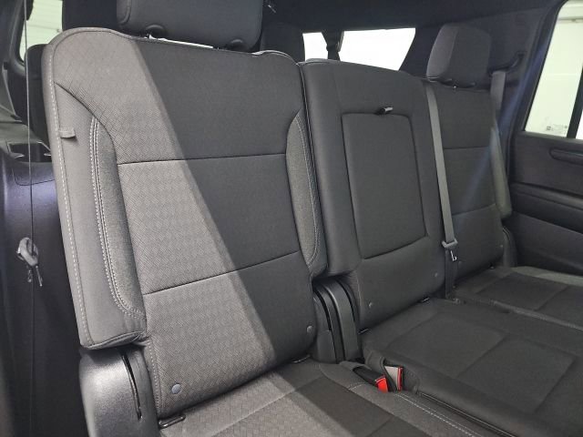 Used 2025 Chevrolet Suburban LS image 16