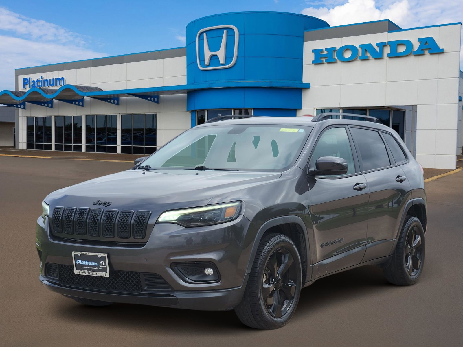 Used 2019 Jeep Cherokee Latitude Plus image 2