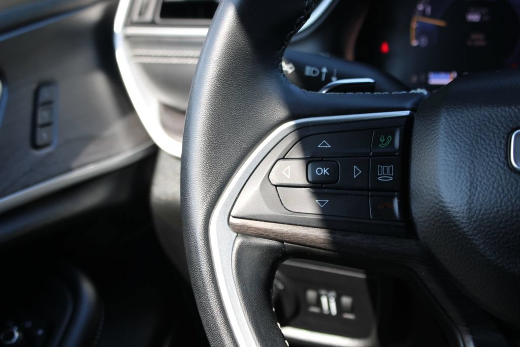 Used 2022 Jeep Grand Cherokee L Limited AWD/4WD image 19