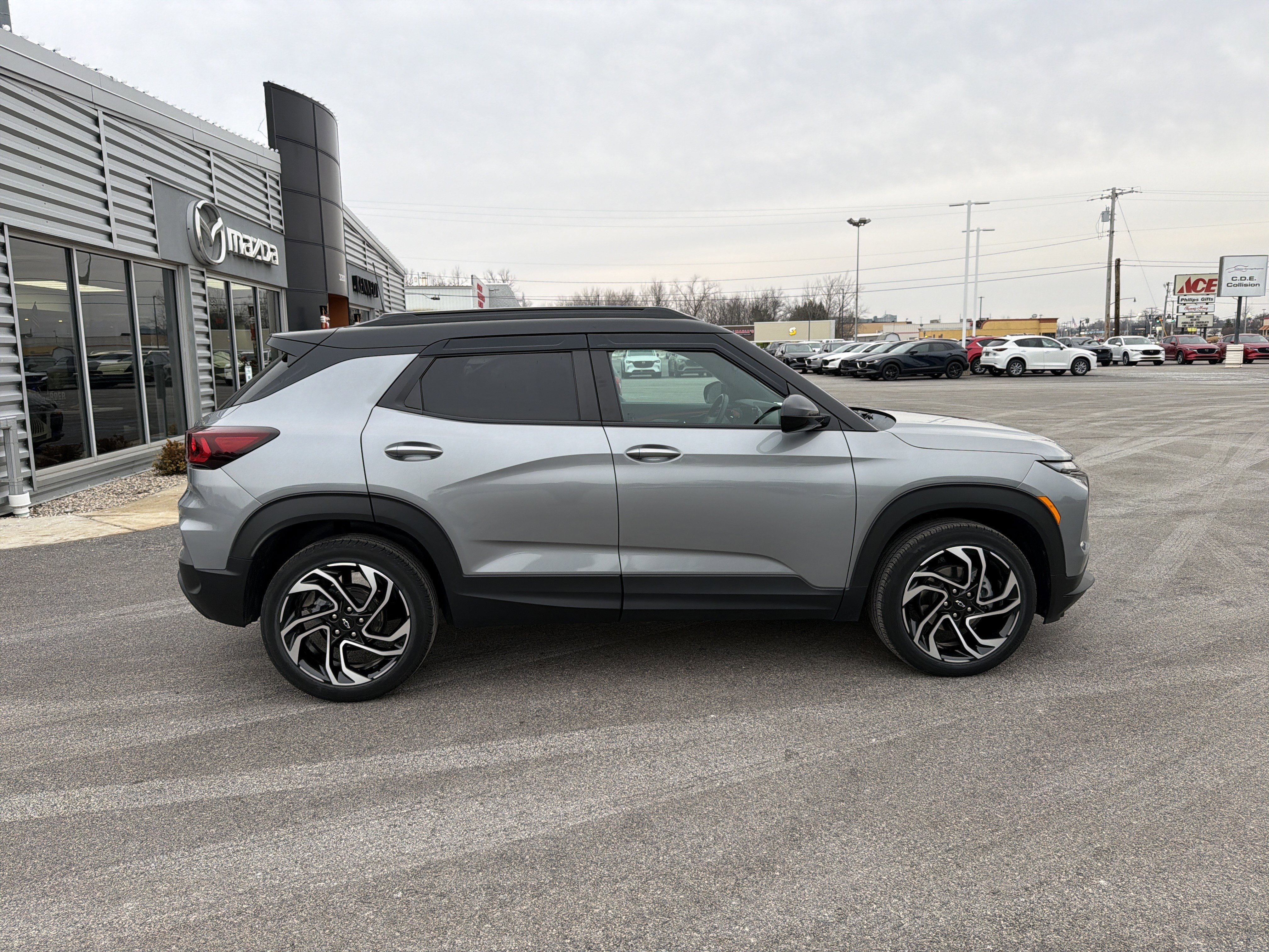 Used 2024 Chevrolet TrailBlazer RS w/ Driver Confidence Package image 3