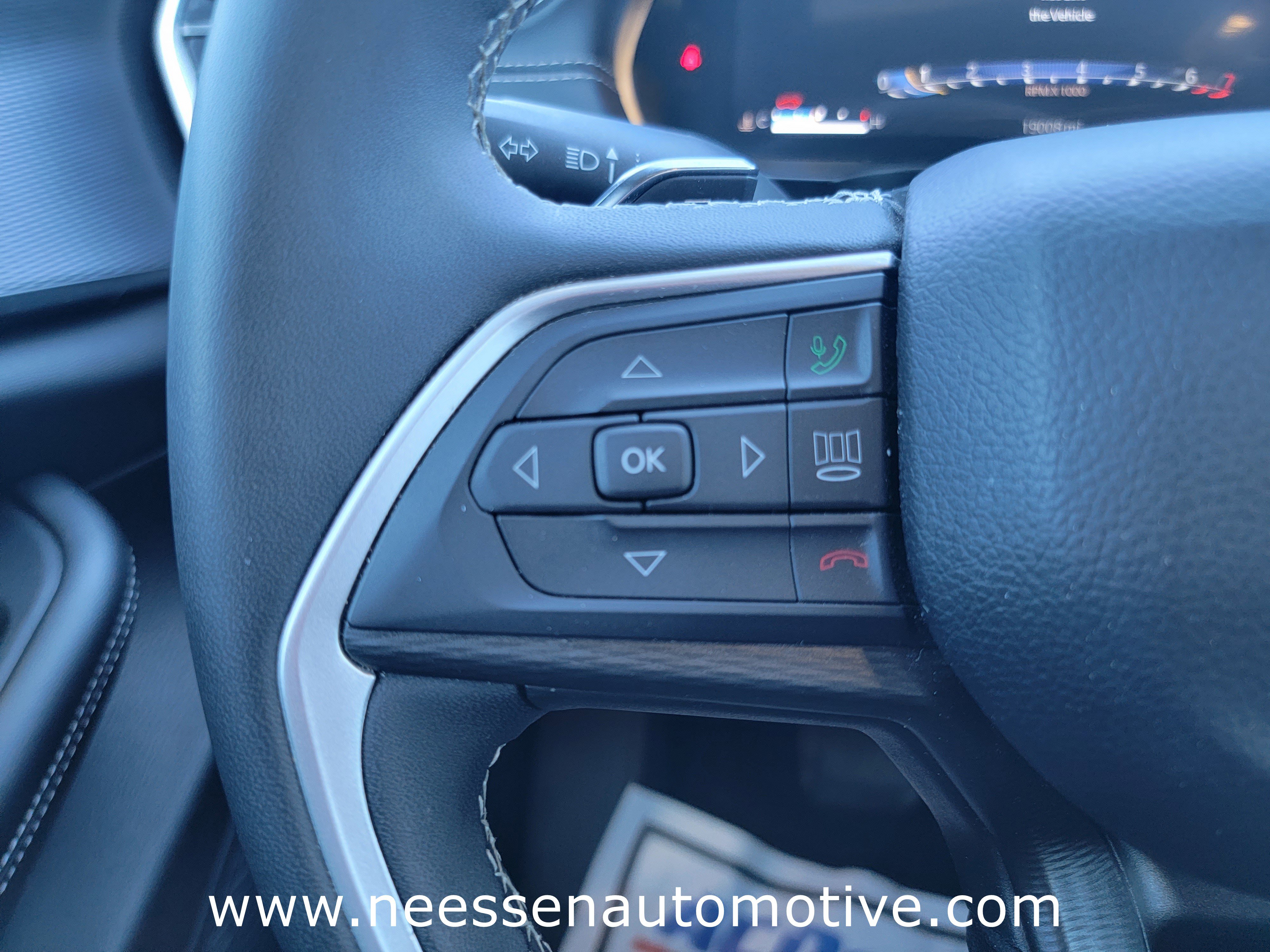 Used 2025 Jeep Grand Cherokee Laredo image 19