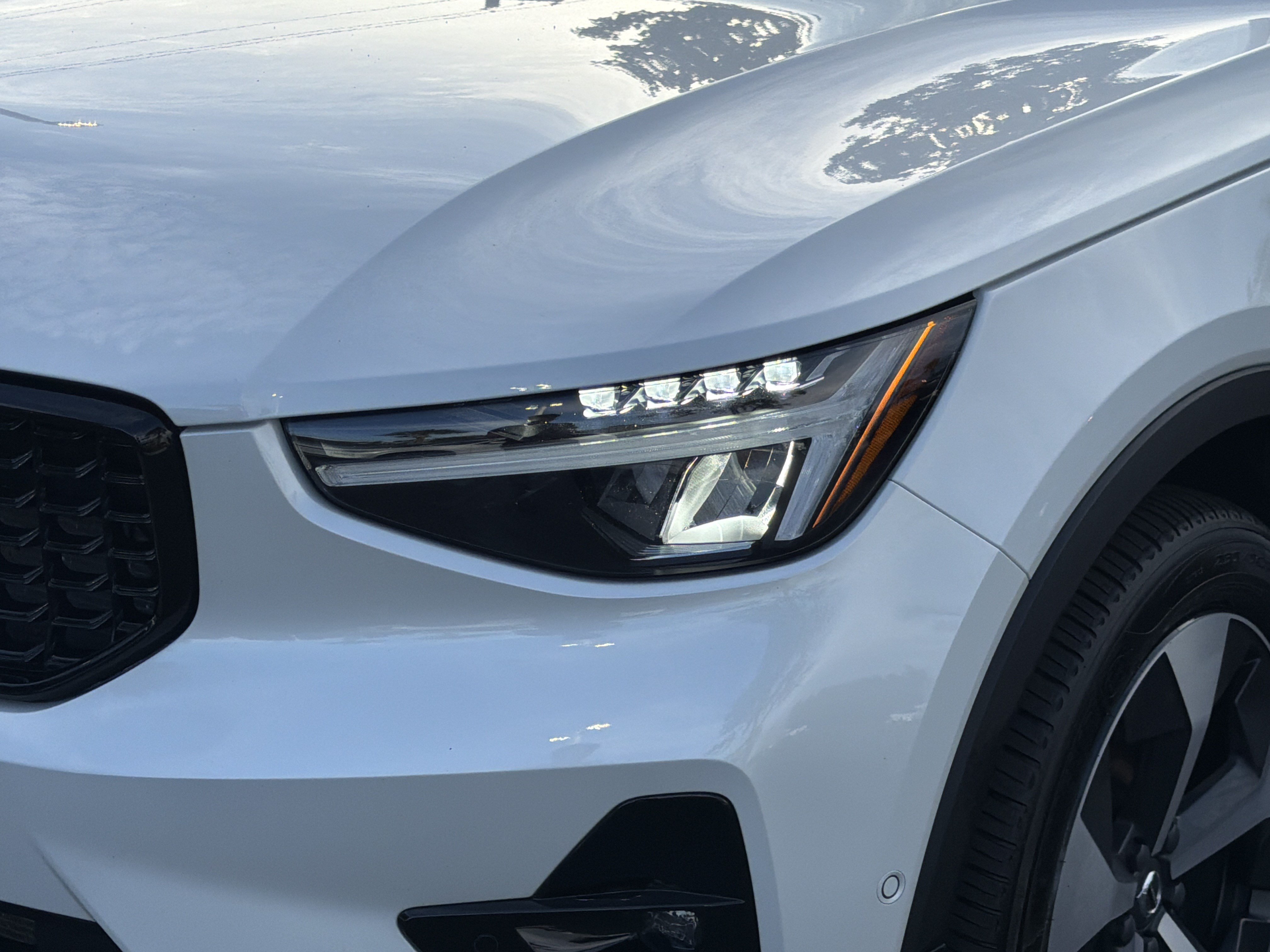 Certified 2025 Volvo XC40 B5 Plus AWD/4WD image 6